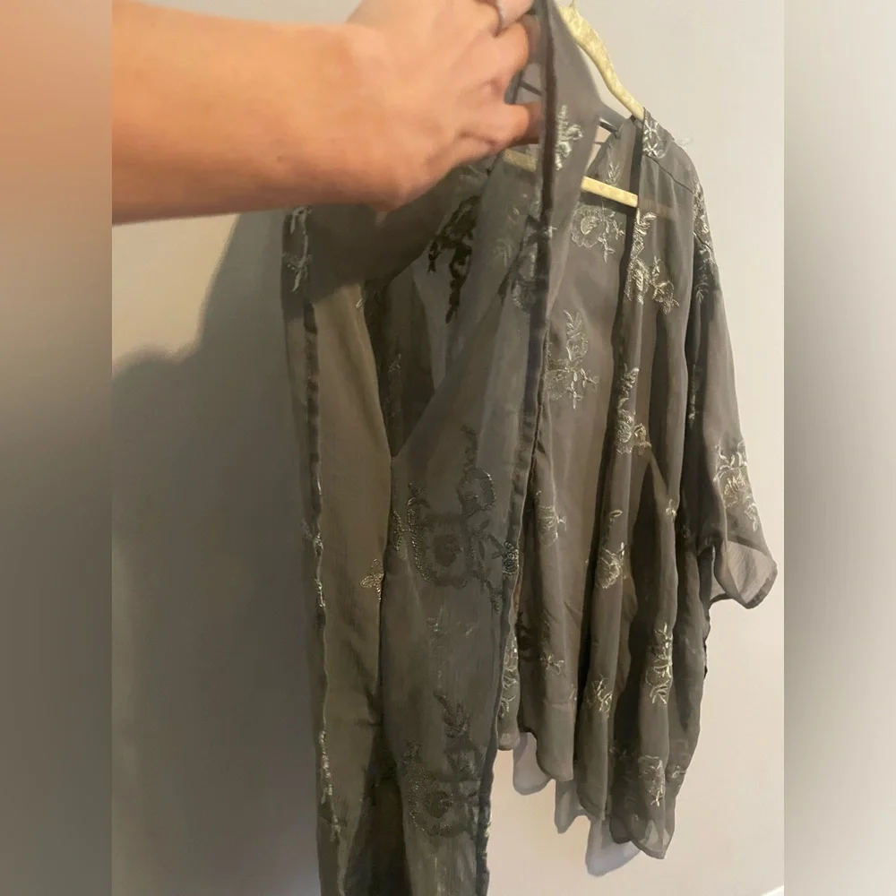 Maurice’s Olive‎ Embroidered Side Slit Kimono L/XL